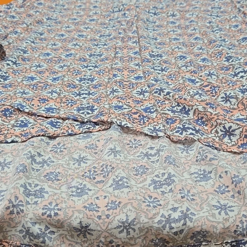 Artisan NY lightweight multicolored pattern top, 3/4 length button sleeves, 1X - Picture 5 of 5